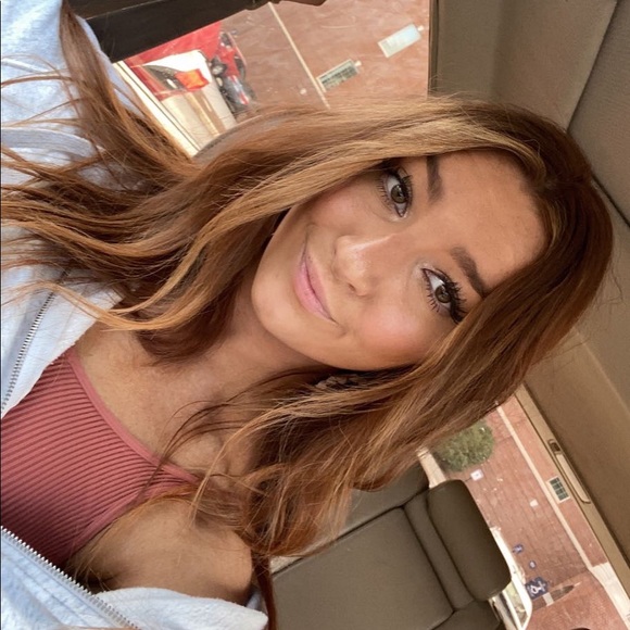 Meet your Posher, Cassidy - Picture 2 of 3